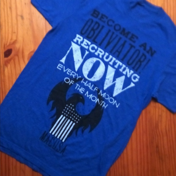 T-Shirt - Picture 6 of 6